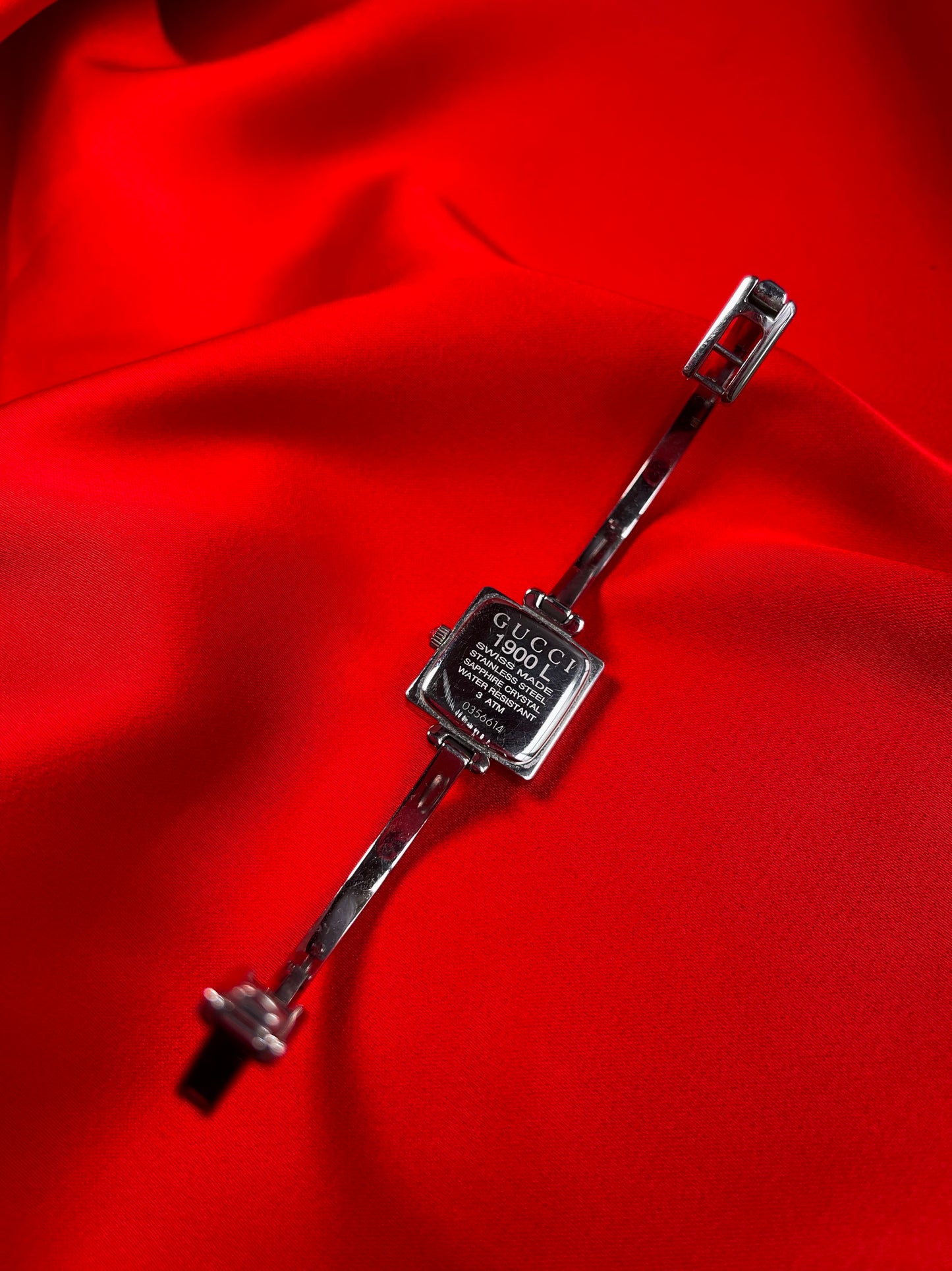 Vintage Gucci 1900L, Ladies Square Quartz Watch - Swiss Made