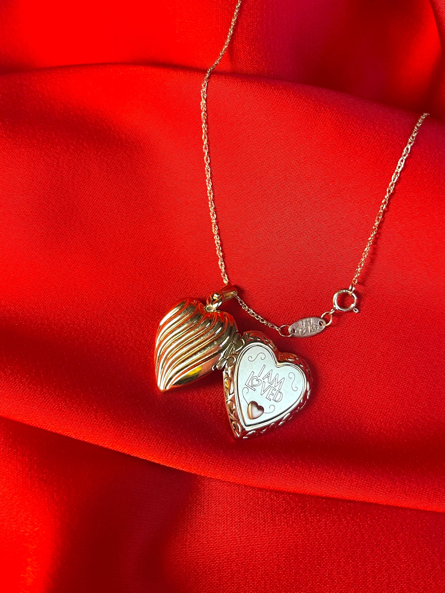 Vintage 10K Yellow Gold Heart Locket Necklace