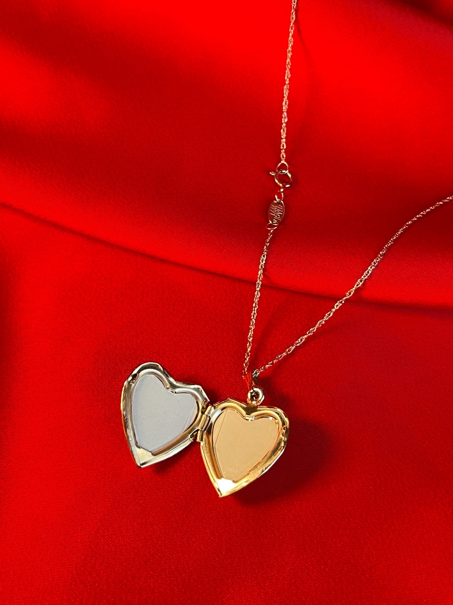 Vintage 10K Yellow Gold Heart Locket Necklace