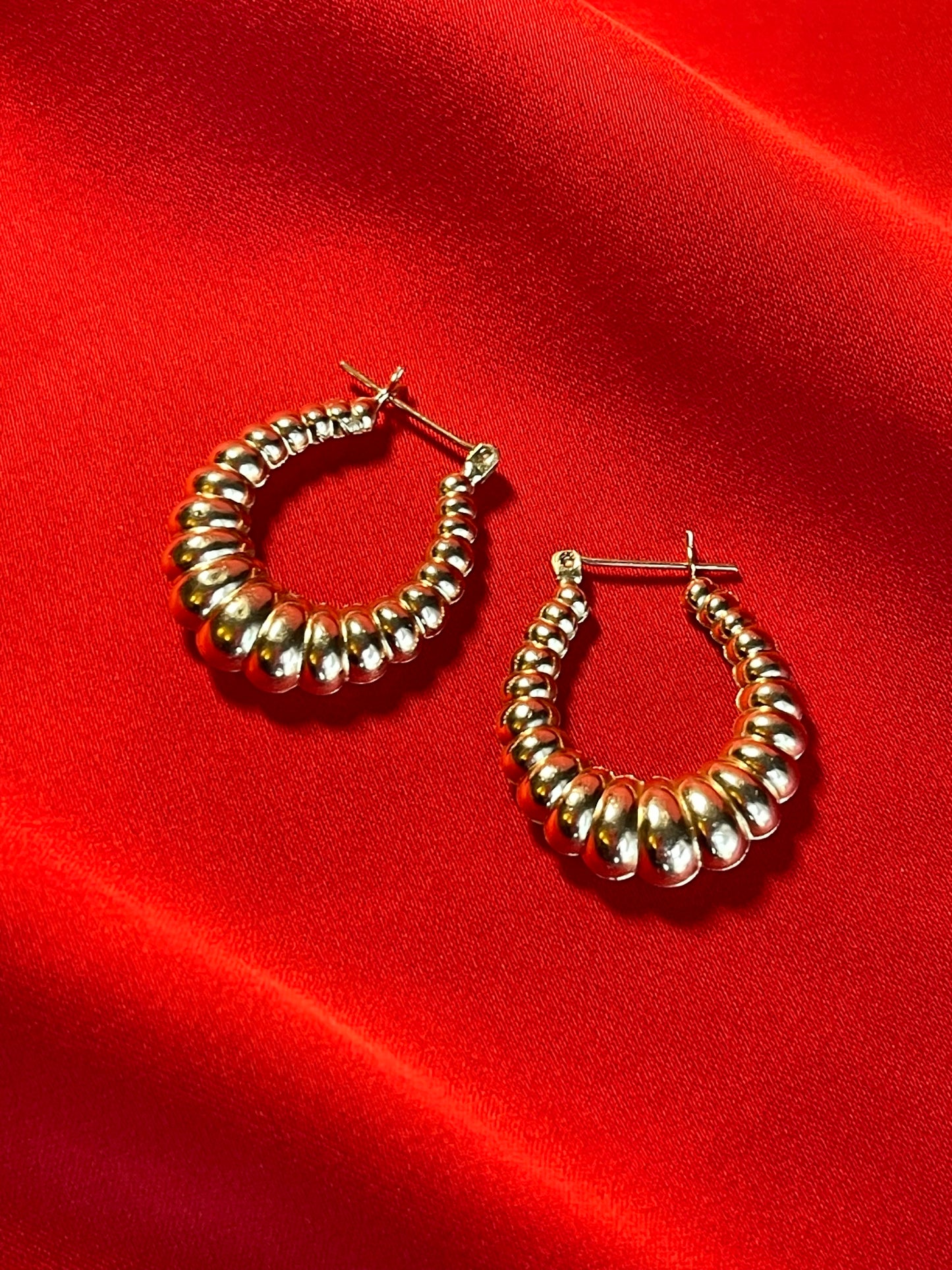 Vintage 14k Yellow Gold Scalloped Shrimp Hoop Earrings