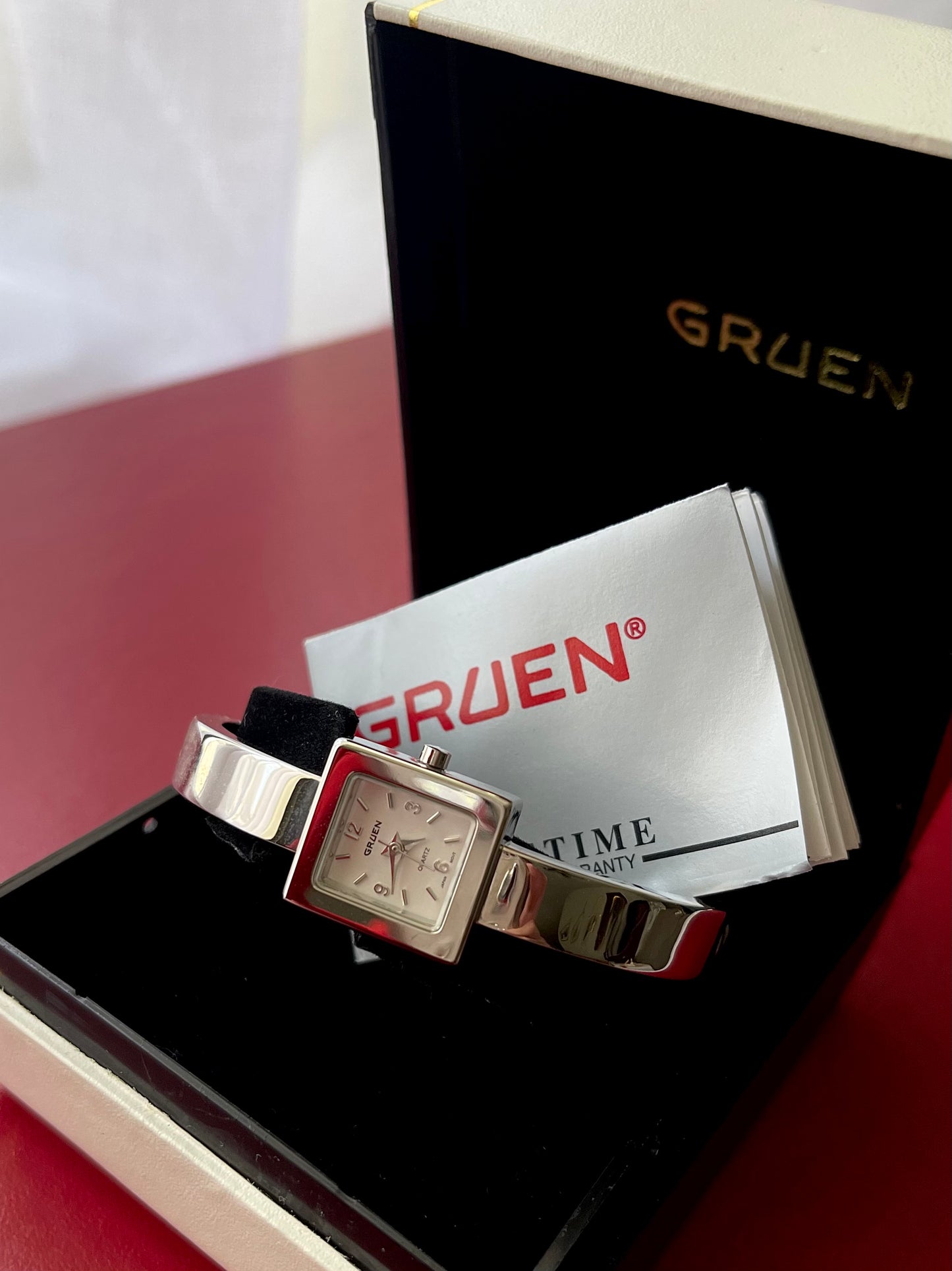 Vintage Women's Gruen Quartz Analog Dress Watch