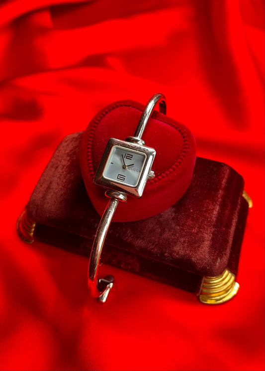 Vintage Gucci 1900L, Ladies Square Quartz Watch - Swiss Made