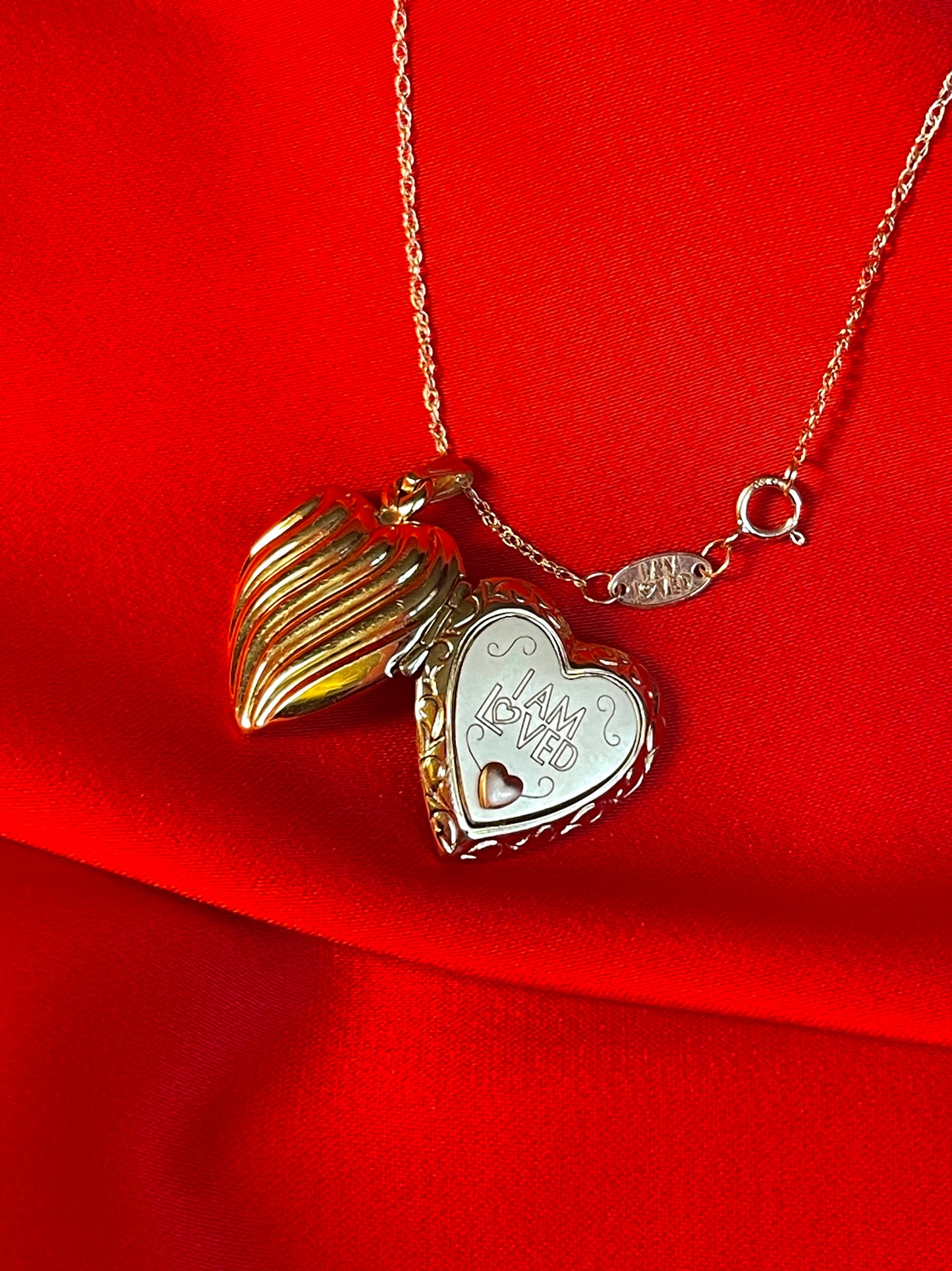 Vintage 10K Yellow Gold Heart Locket Necklace