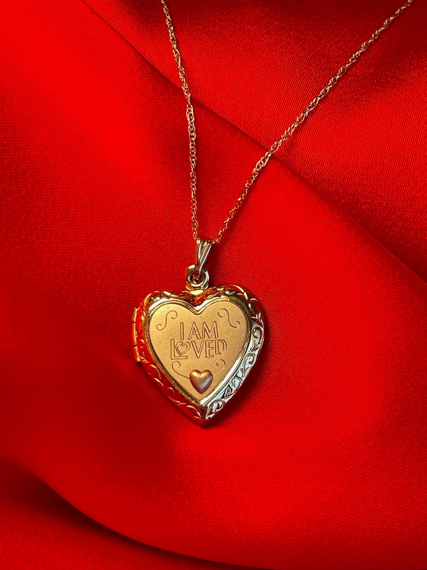 Vintage 10K Yellow Gold Heart Locket Necklace