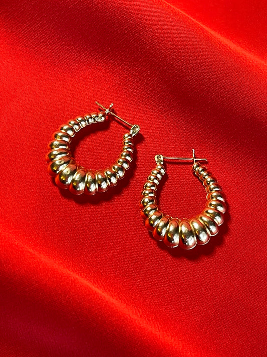 Vintage 14k Yellow Gold Scalloped Shrimp Hoop Earrings