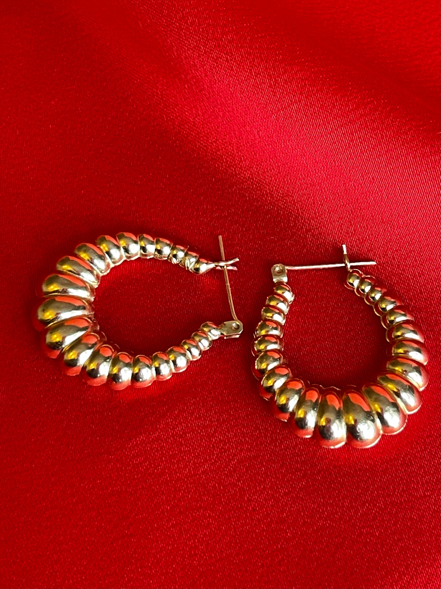 Vintage 14k Yellow Gold Scalloped Shrimp Hoop Earrings