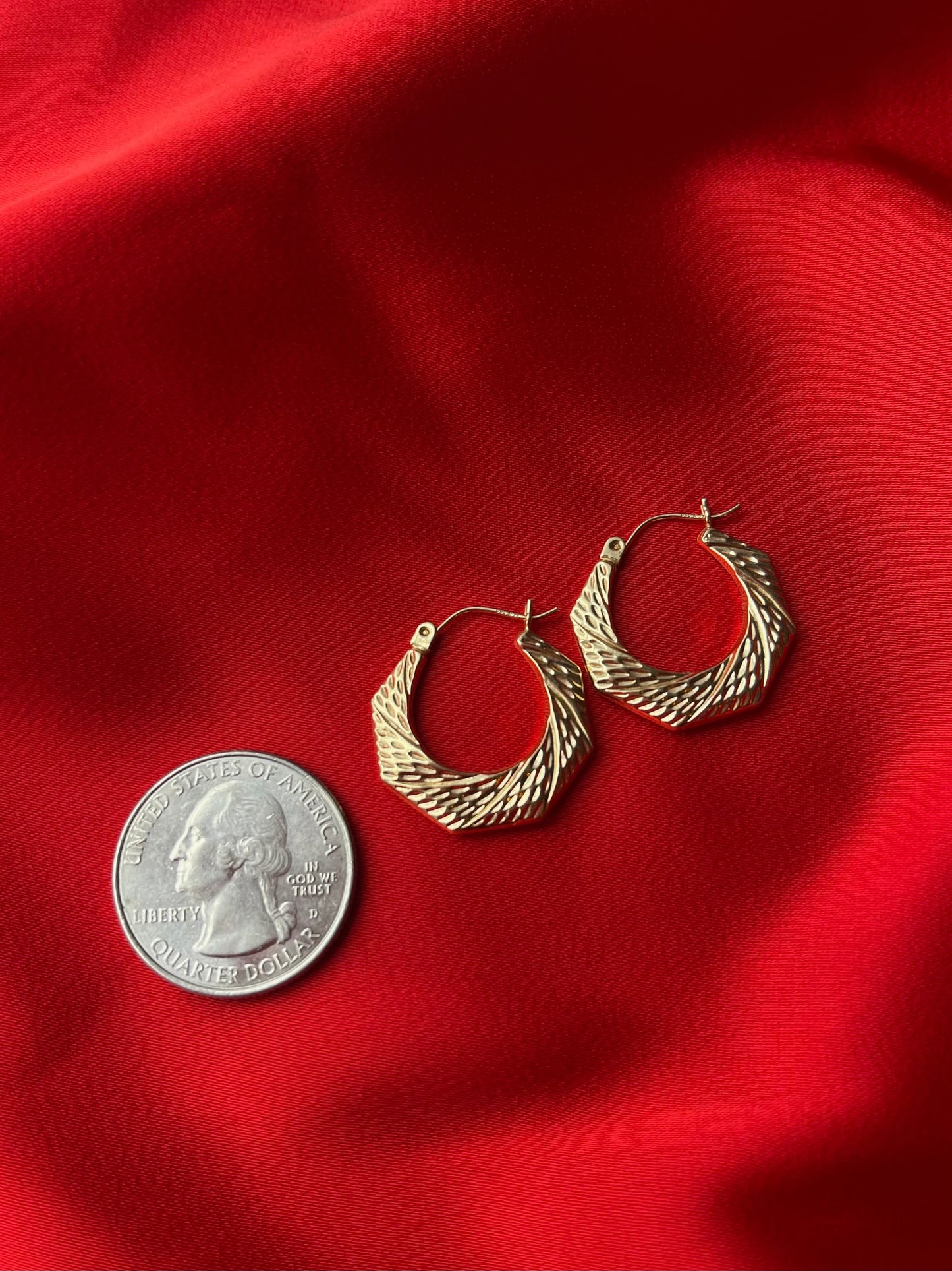 Vintage 14K Yellow Gold Diamond Cut Accent Textured Hinged Hoop Earrings